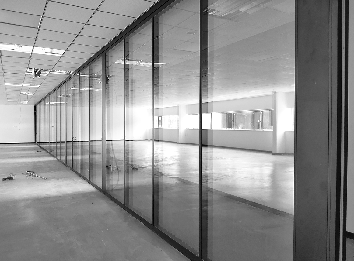 专业玻璃隔断供应商标准