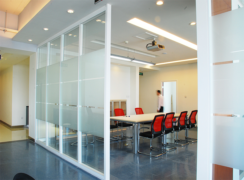 办公室如何用玻璃隔断分隔