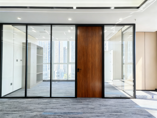 高效与品质兼具，奥玛斯隔断10天缔造阳光新业大厦现代办公空间？